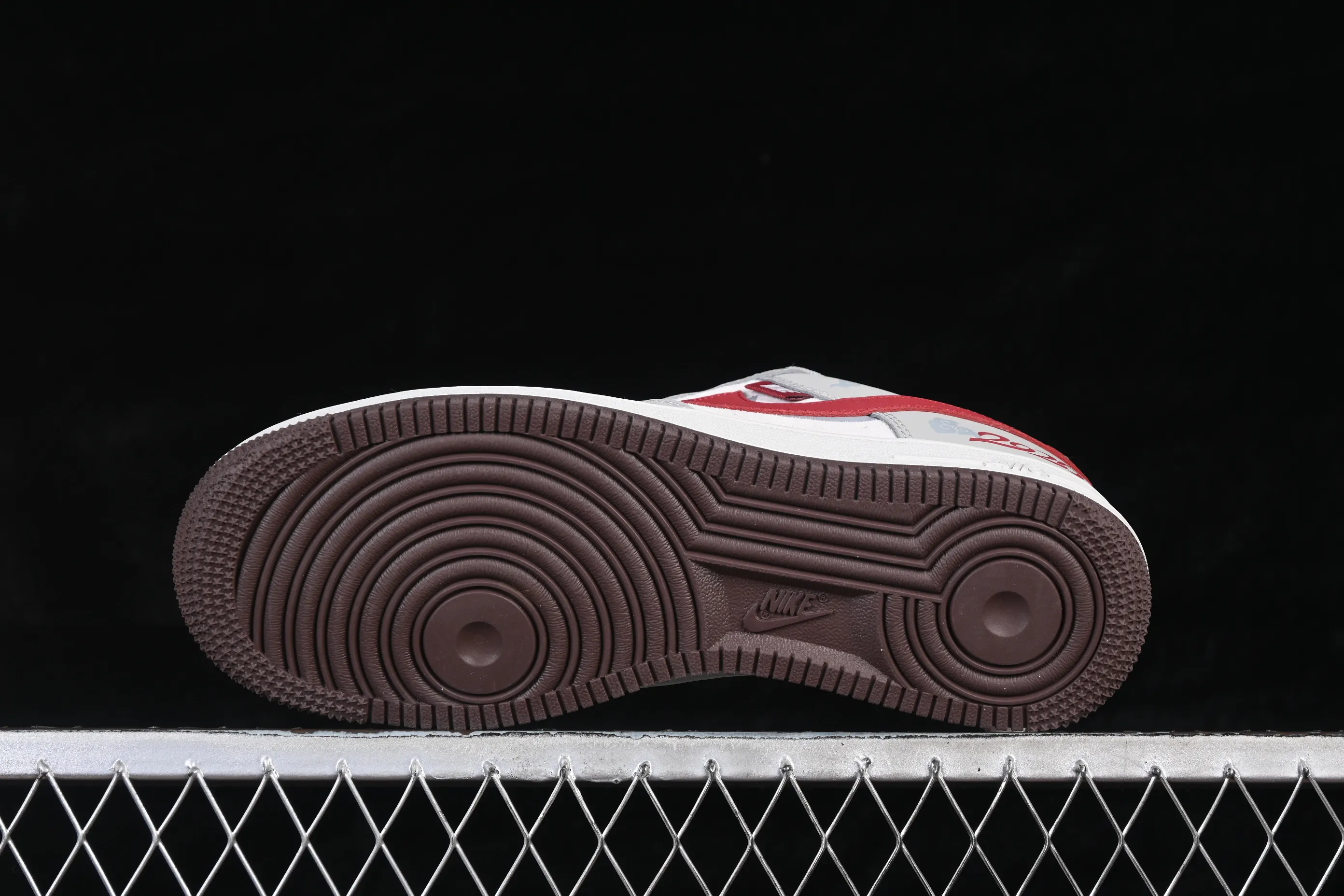 All categories Nk Air Force 1 Air Force series Nk Air Force 1 Low Air Force low-top Nike Air Force 1'07 Low red and gray contrast Air Force 1 low-top casual sneakers HT5088-621